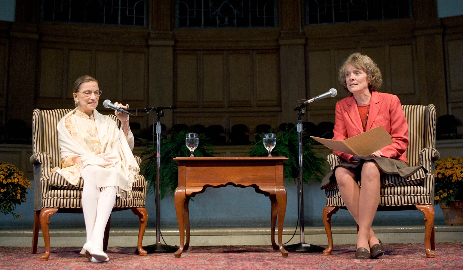 Supreme Court Justice Ruth Bader Ginsburg and Suzanne Reynolds (JD ’77) have a conversation at Wait Chapel.